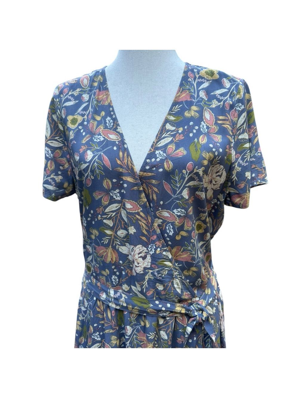 Susina M 8/10 Feminine Floral Wrap Dress Soft Rayon Flowy Casual Style Brunch - Picture 12 of 16